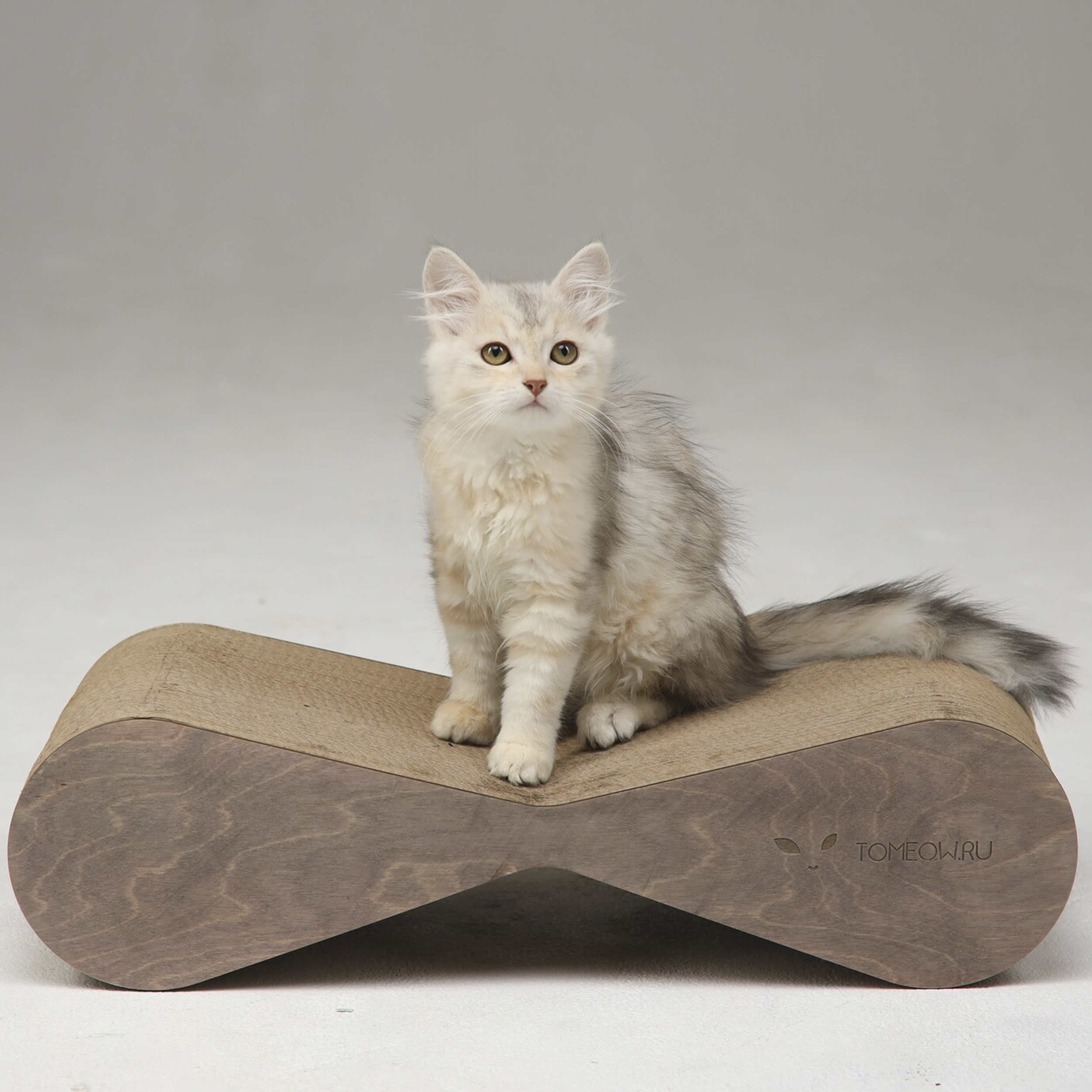 картинка Когтеточка Тумяу PREMIUM Медиум (темное дерево) 54х14х22 см.